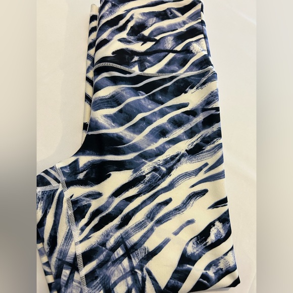 Medium leggings NWOT - Picture 1 of 3